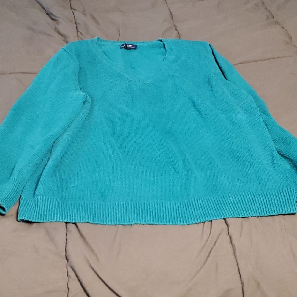 Green v-neck Old Navy sweater